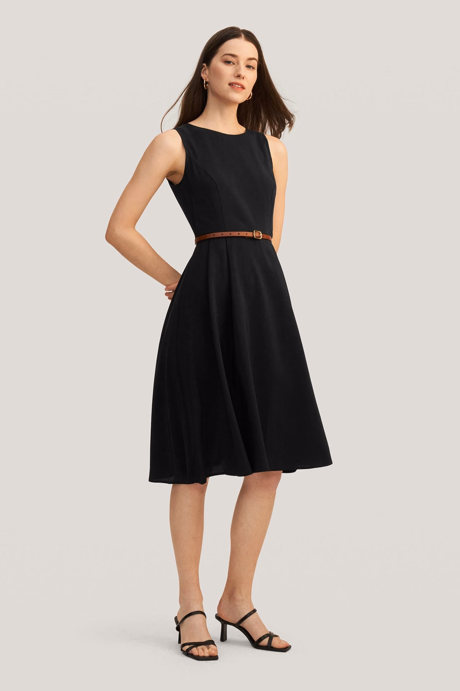 Robe noire en soie à col rond vintage