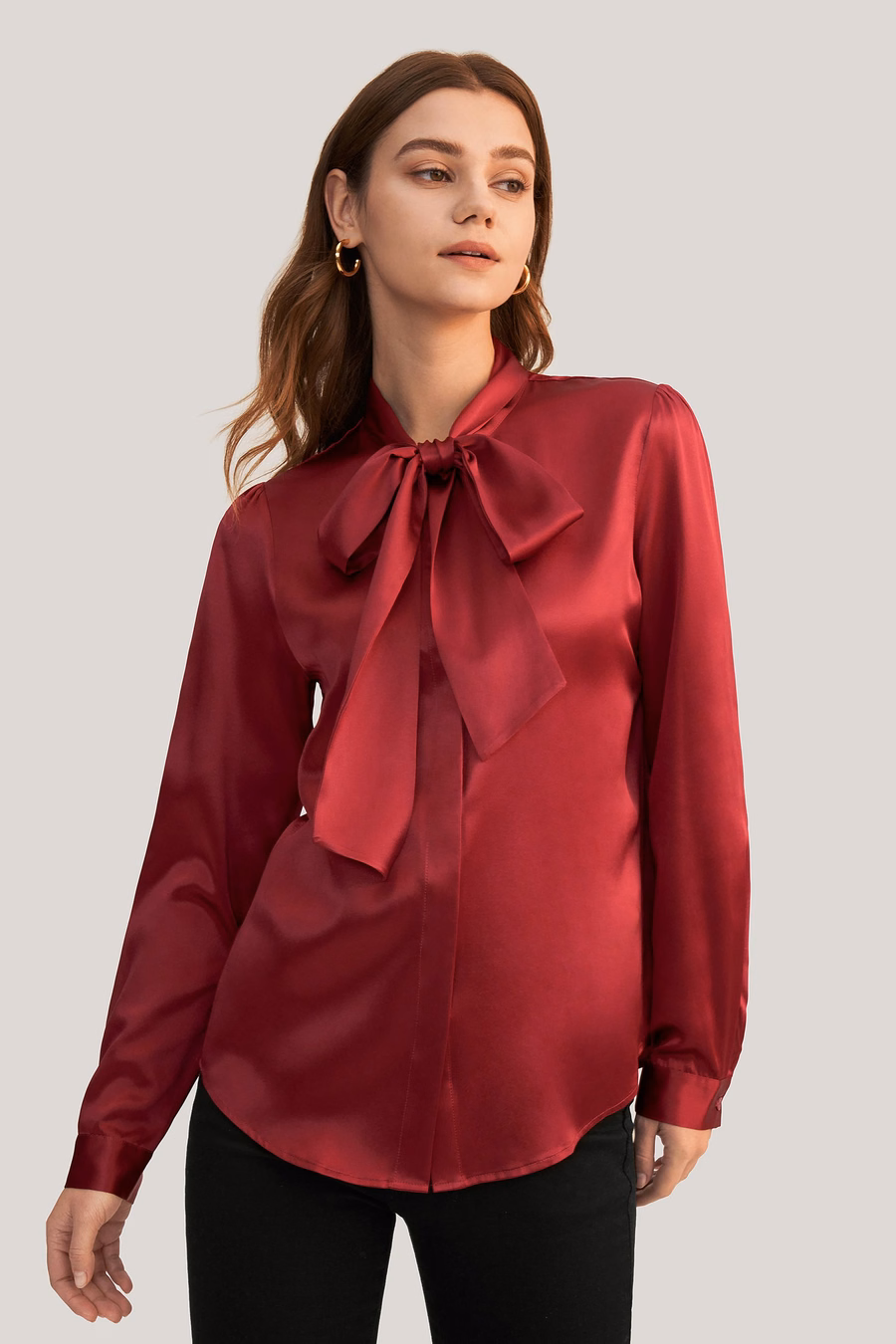 Blouse en soie avec nœud papillon pour femmes