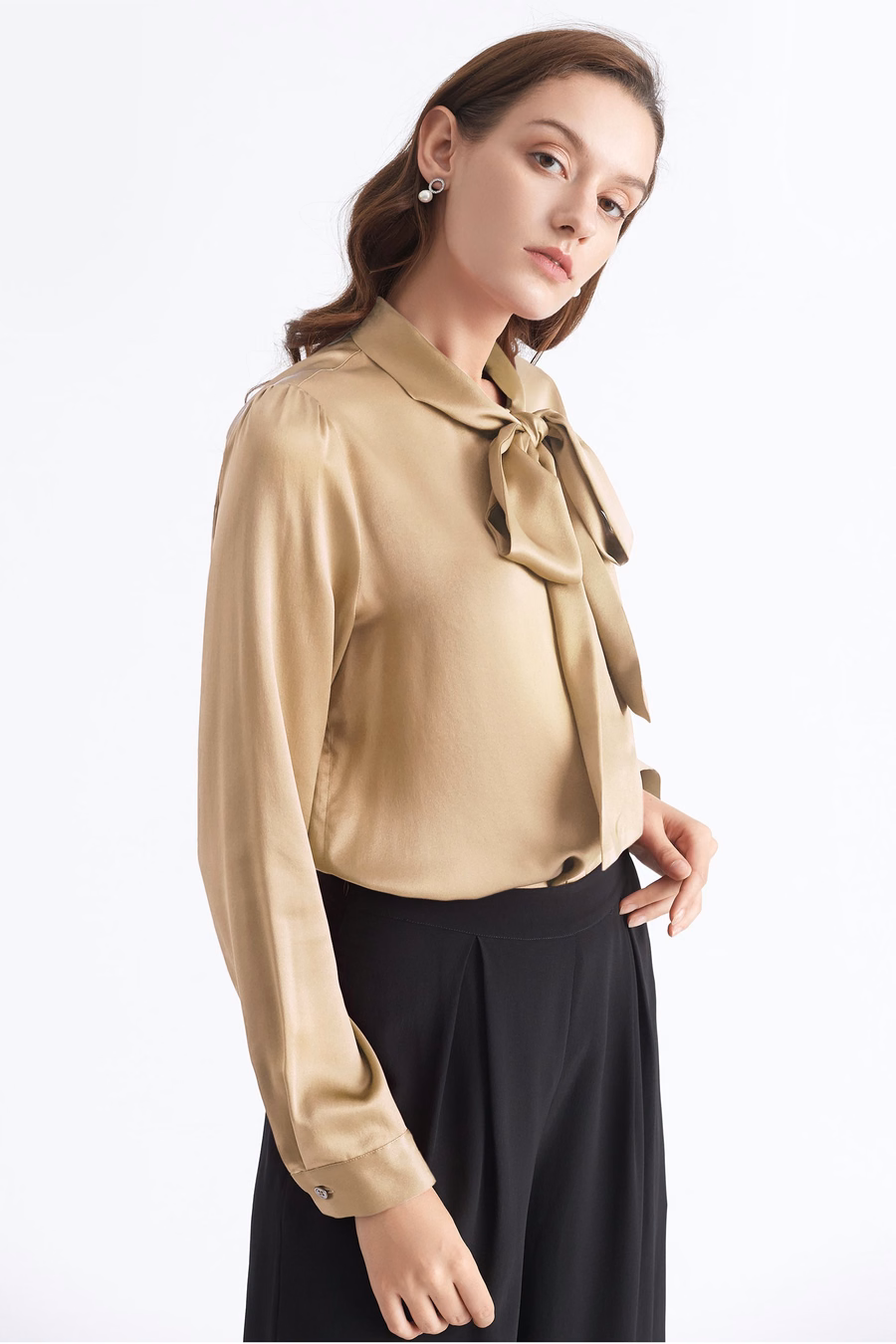Blouse en soie avec nœud papillon pour femmes