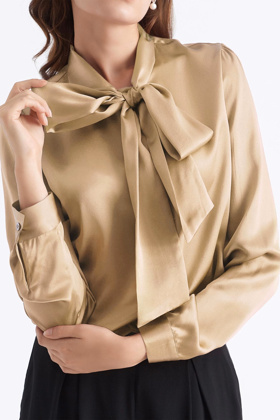 Blouse en soie avec nœud papillon pour femmes
