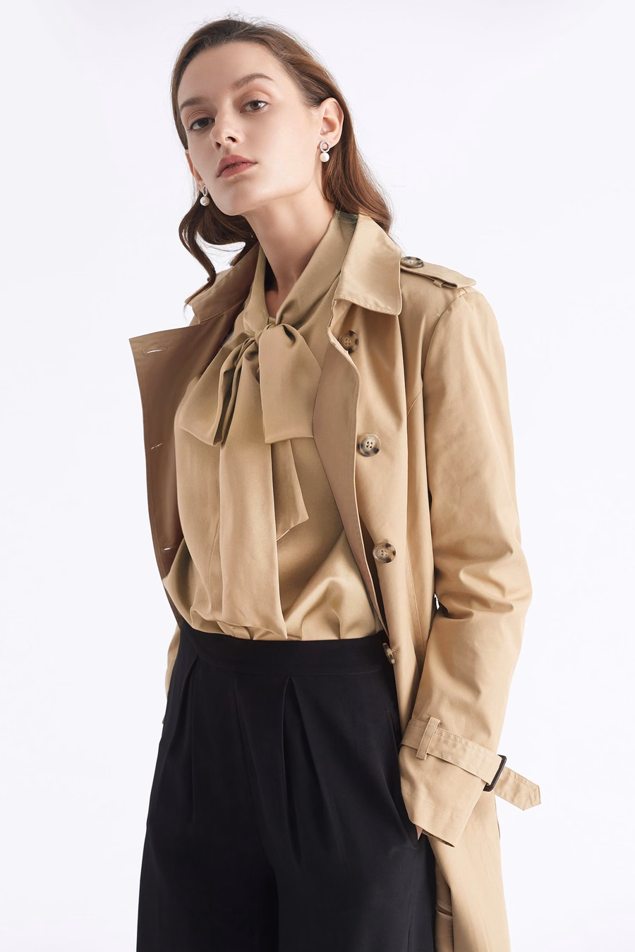 Blouse en soie avec nœud papillon pour femmes