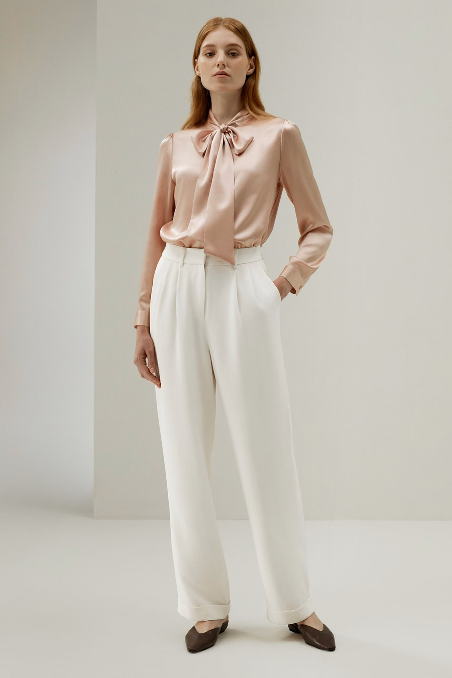Blouse en soie avec nœud papillon pour femmes