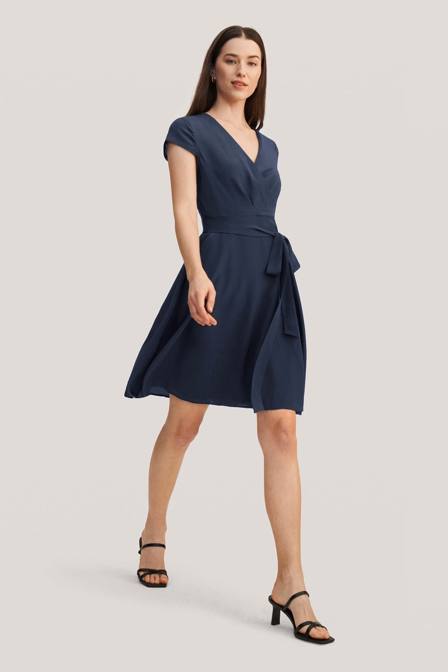 Robe enveloppante en soie flatteuse