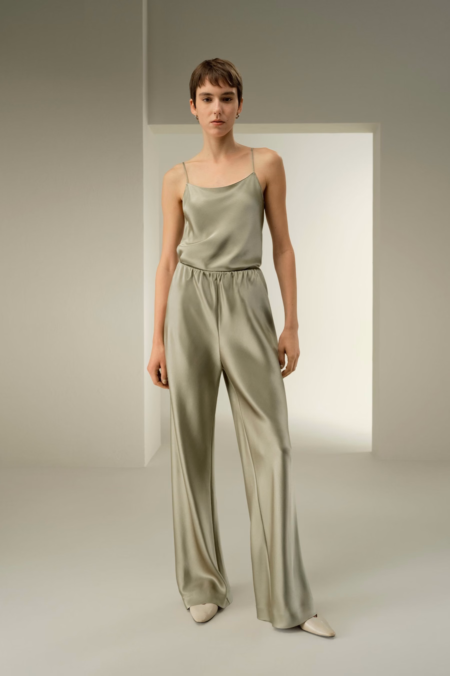 Pantalon en satin de soie à jambe droite