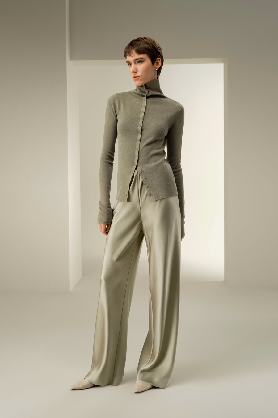 Pantalon en satin de soie à jambe droite
