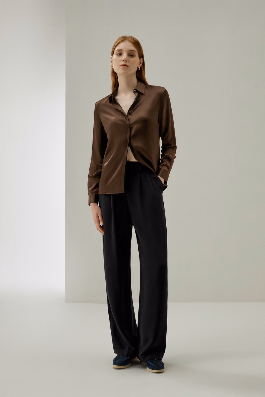 Chemise en soie à patte dissimulée