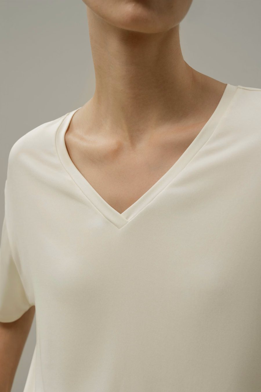 Haut T-shirt à col en V en Jersey de Soie Breeze