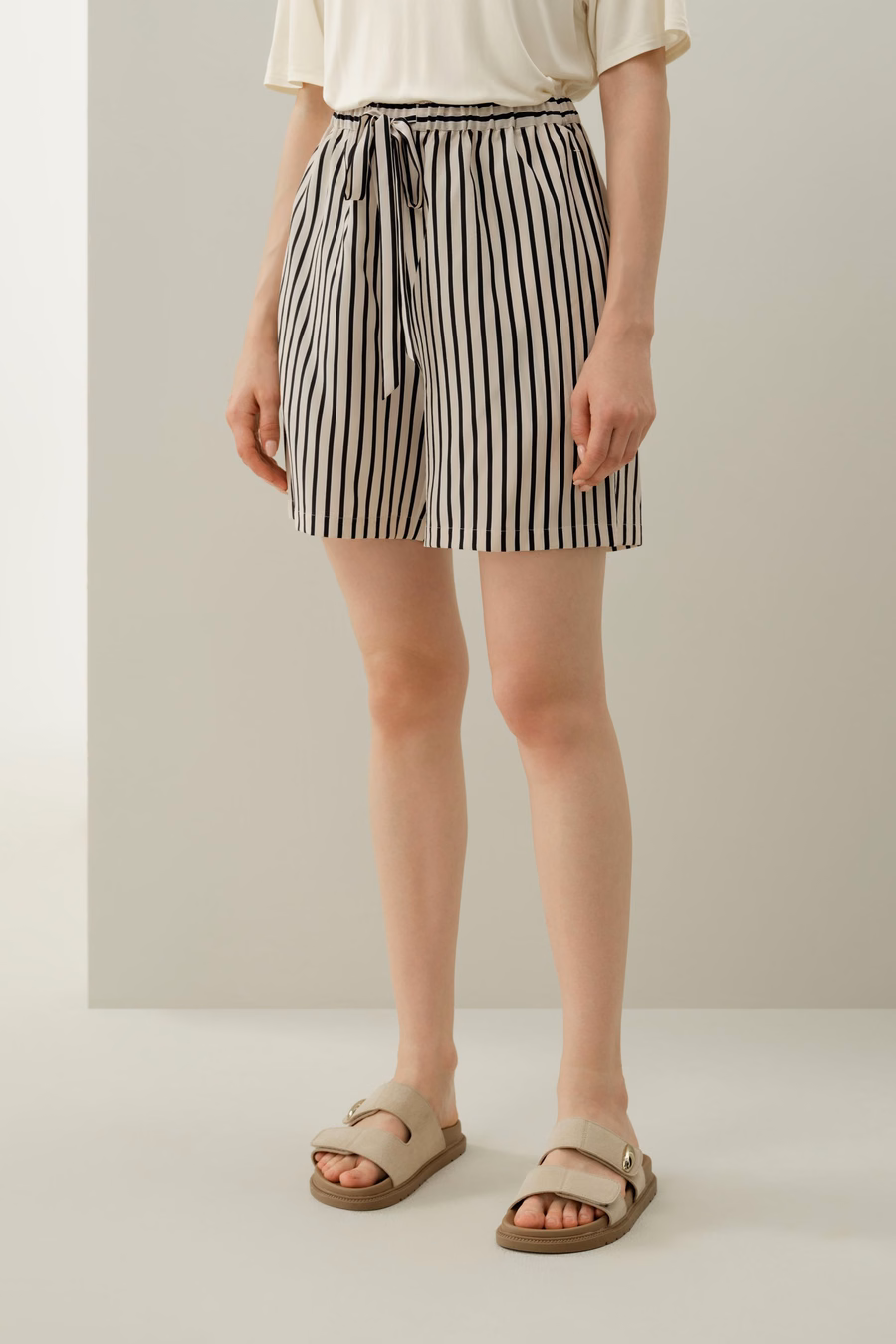 Short en soie rayée