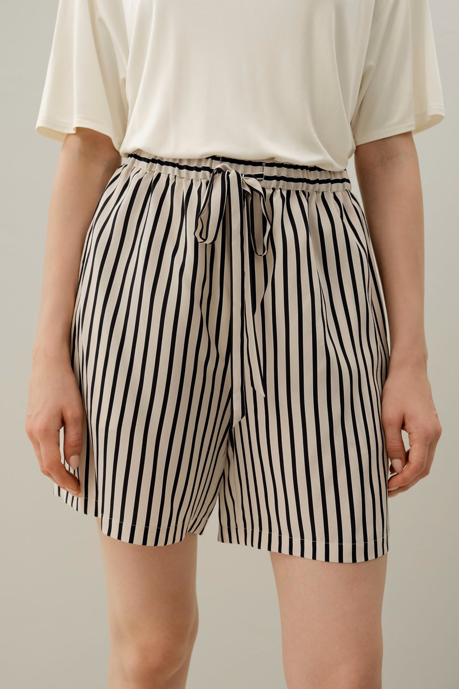 Short en soie rayée
