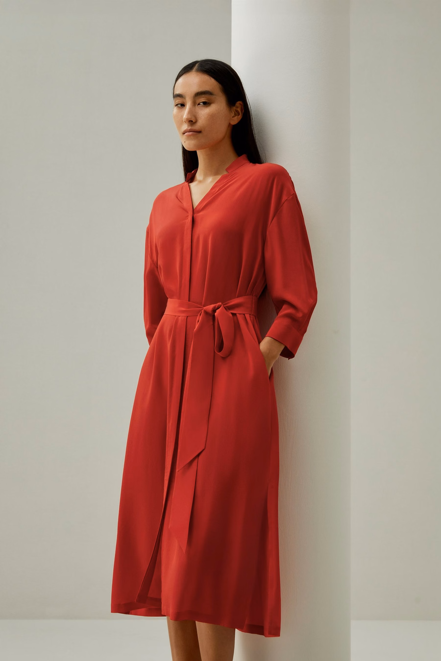 Robe chemise en soie avec poche latérale