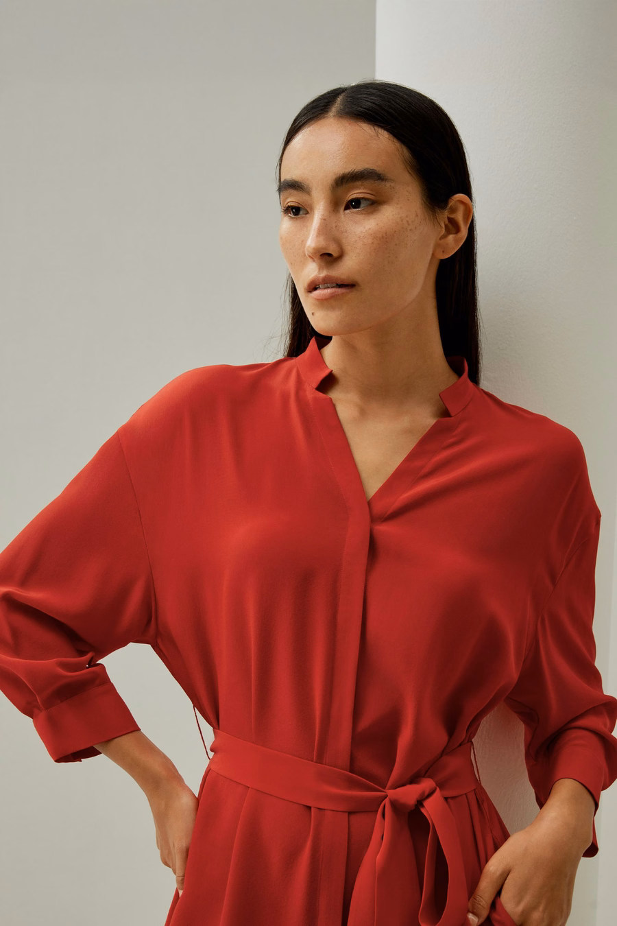Robe chemise en soie avec poche latérale