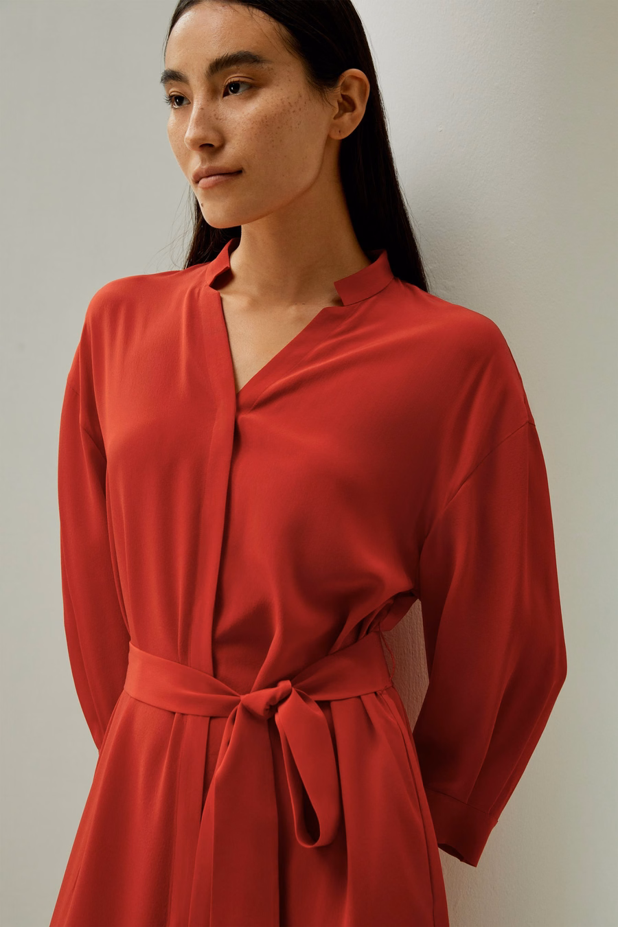 Robe chemise en soie avec poche latérale