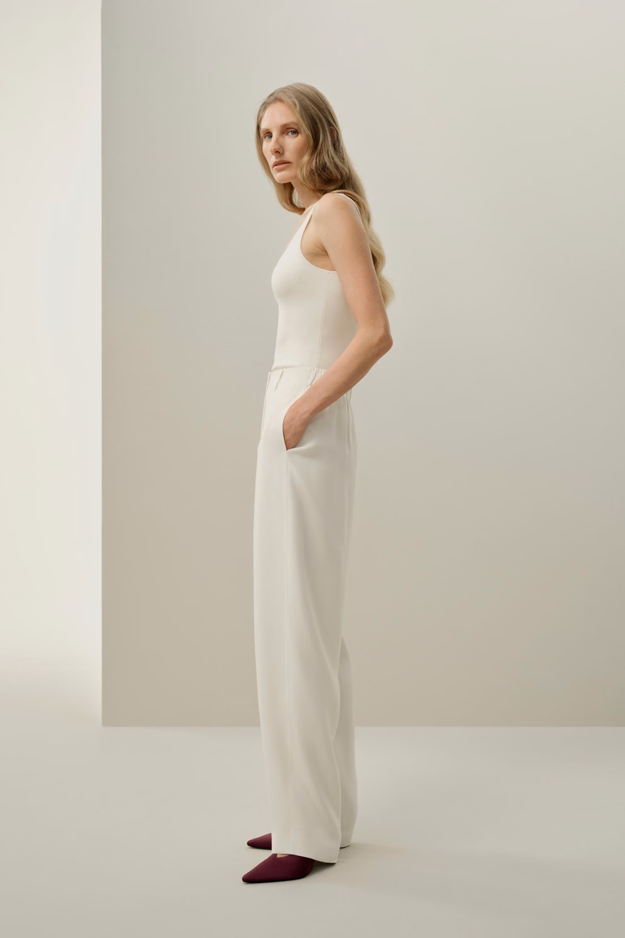 Pantalons en crépon de soie à couture courbée