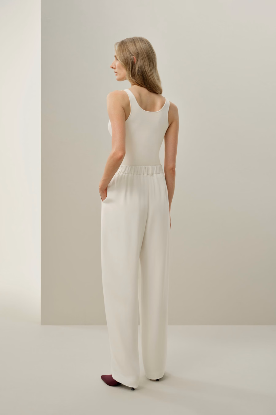 Pantalons en crépon de soie à couture courbée