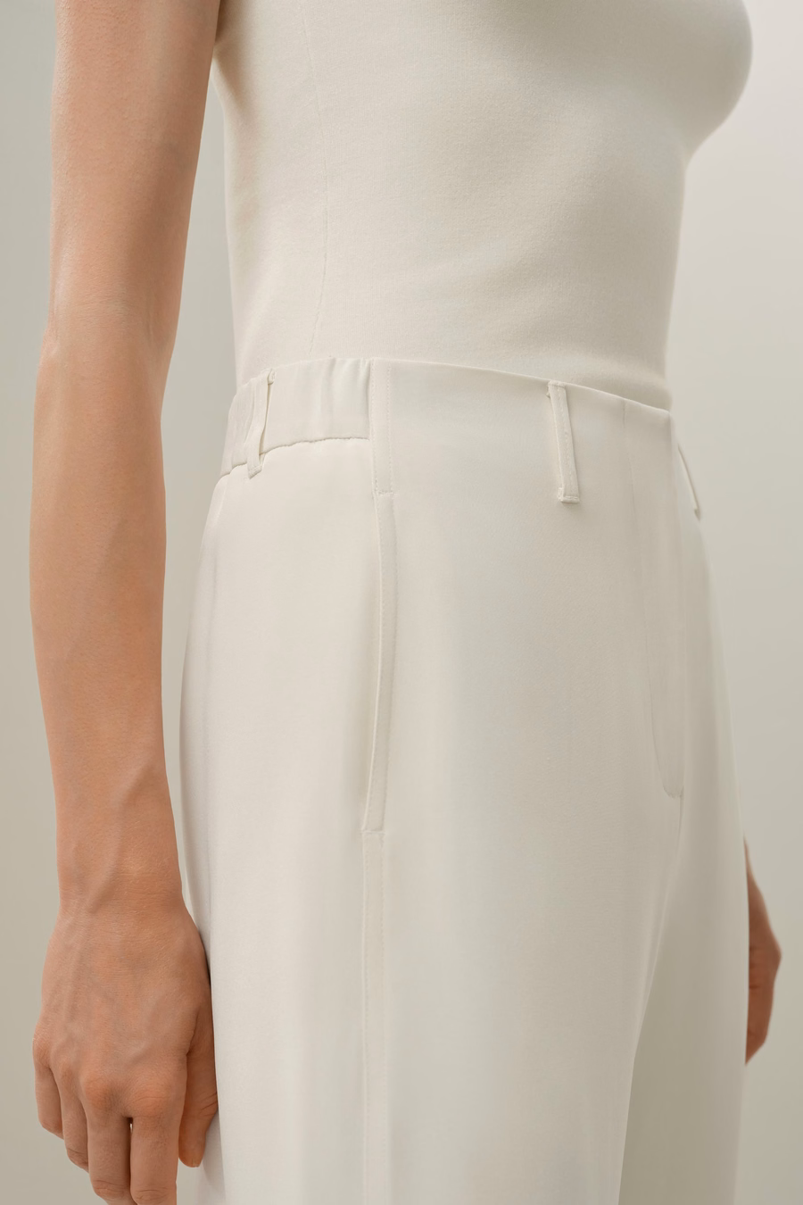Pantalons en crépon de soie à couture courbée