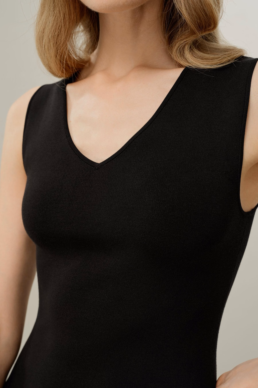 Robe Tricotée en Soie-Viscose à Col en V Soleil