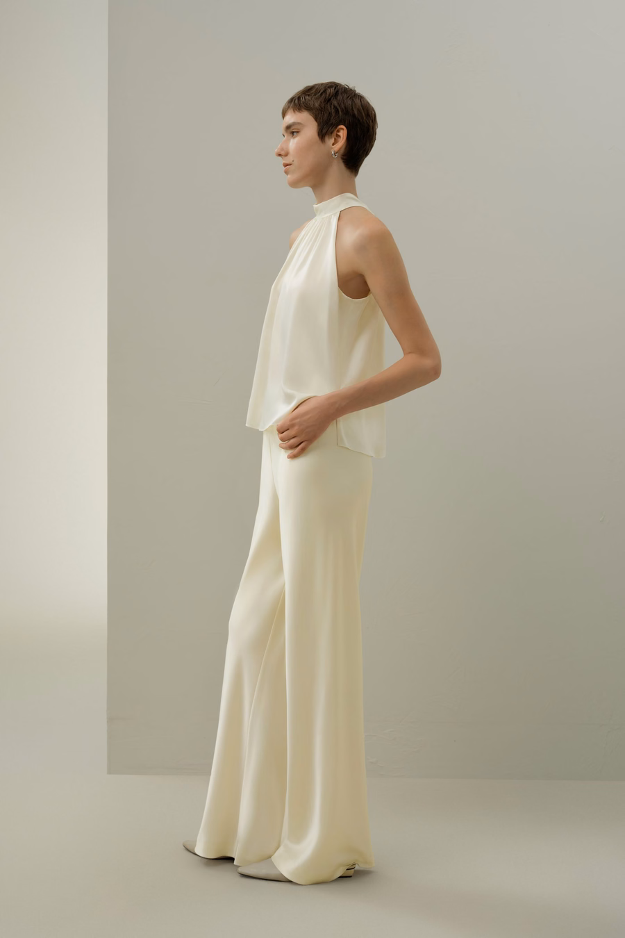Top halter en soie Minimalistic Allure
