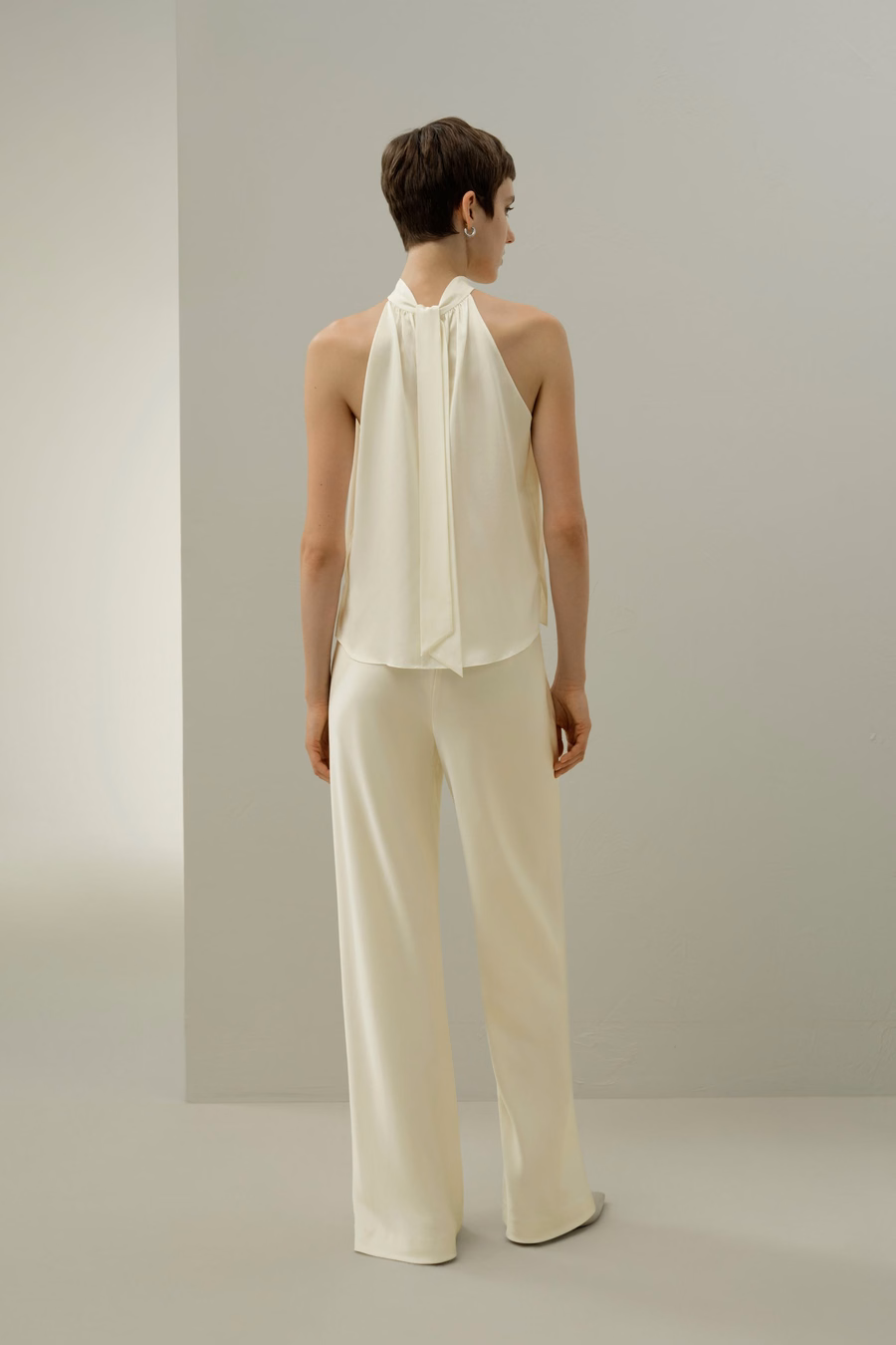 Top halter en soie Minimalistic Allure