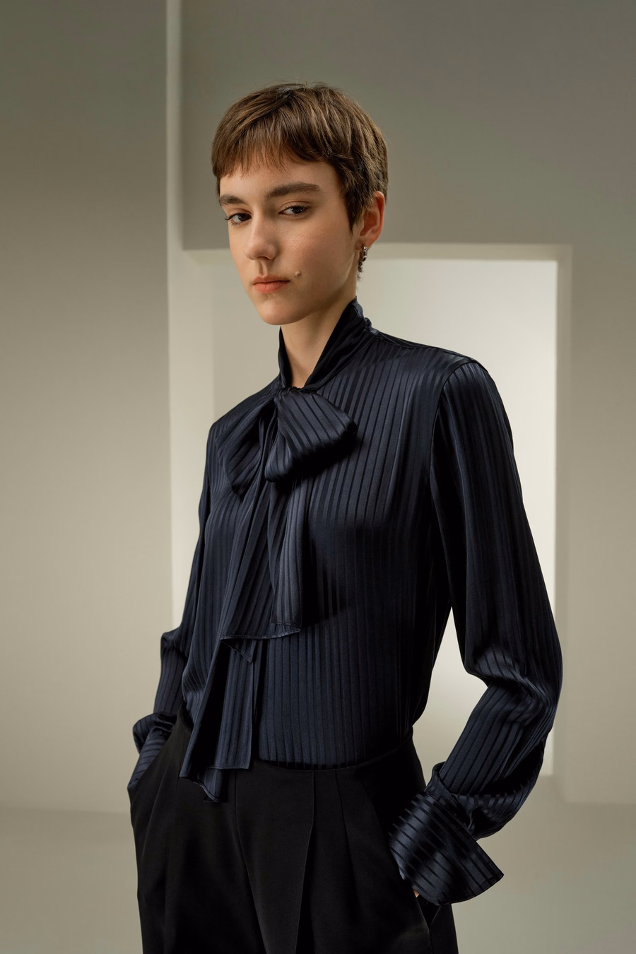 Blouse en soie avec un ruban détachable