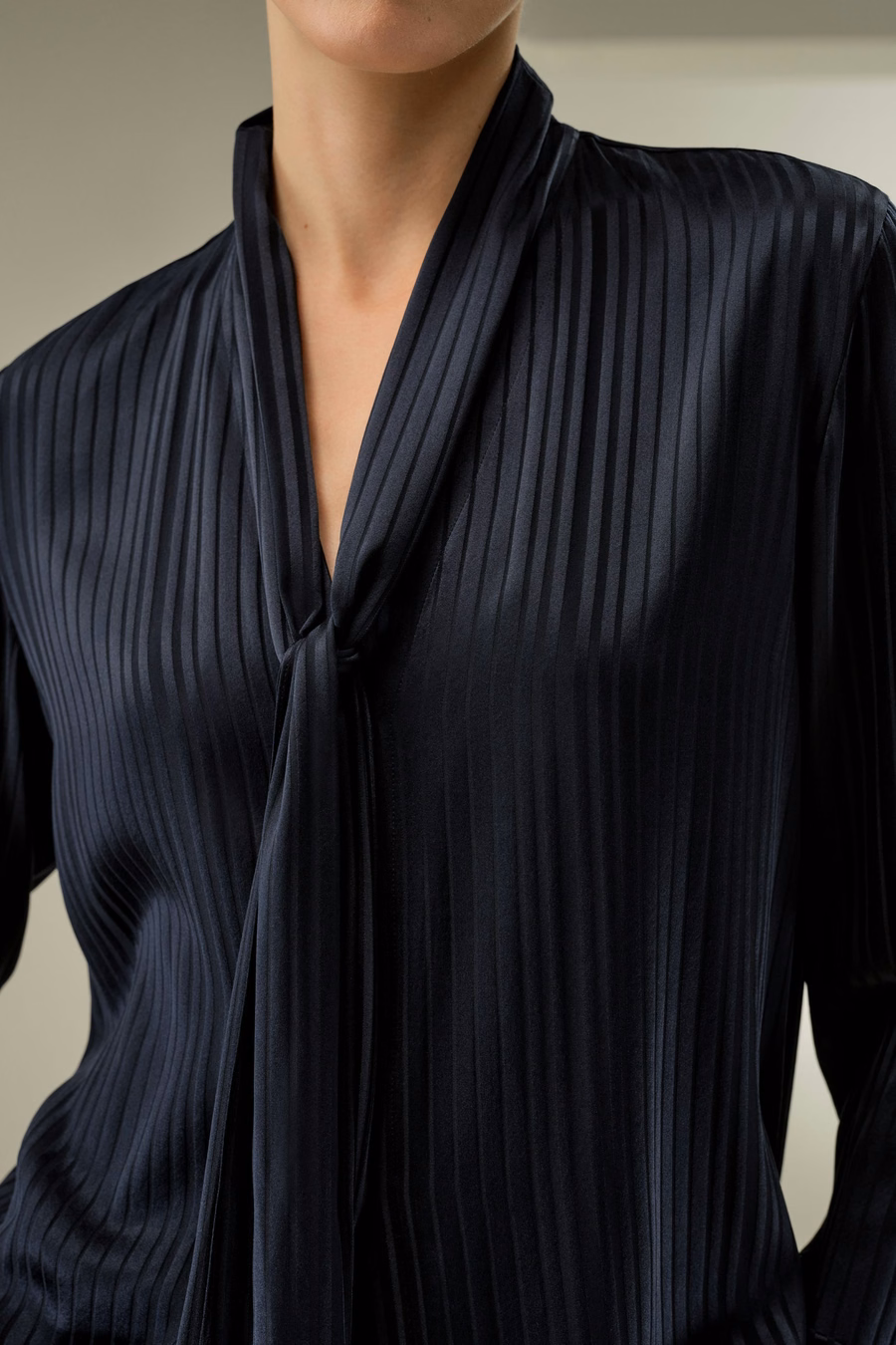 Blouse en soie avec un ruban détachable