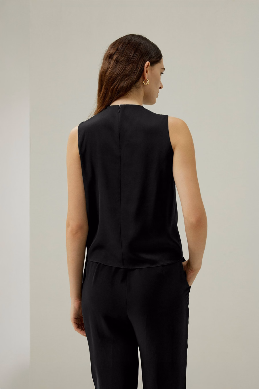 Top minimaliste sans manches