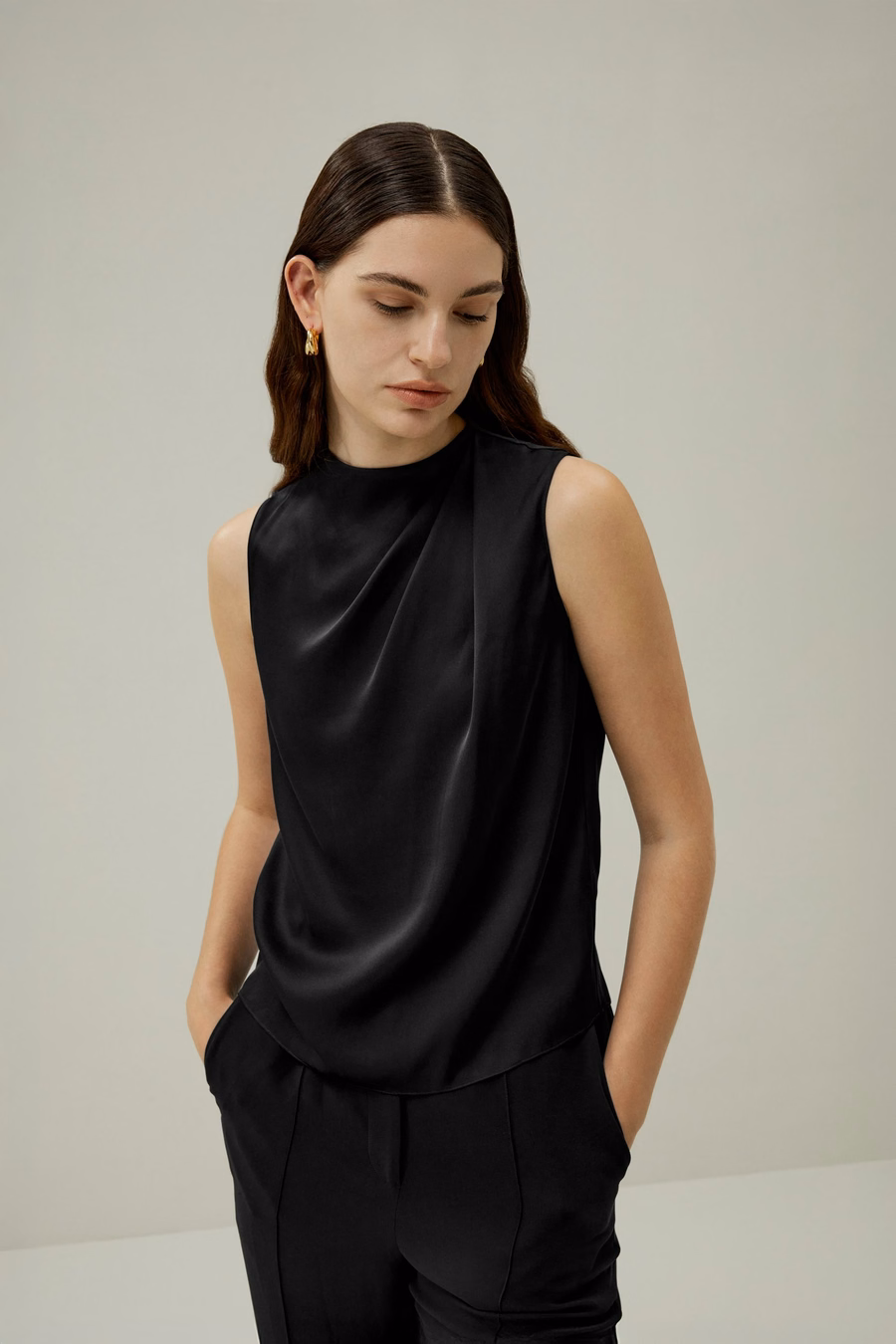 Top minimaliste sans manches