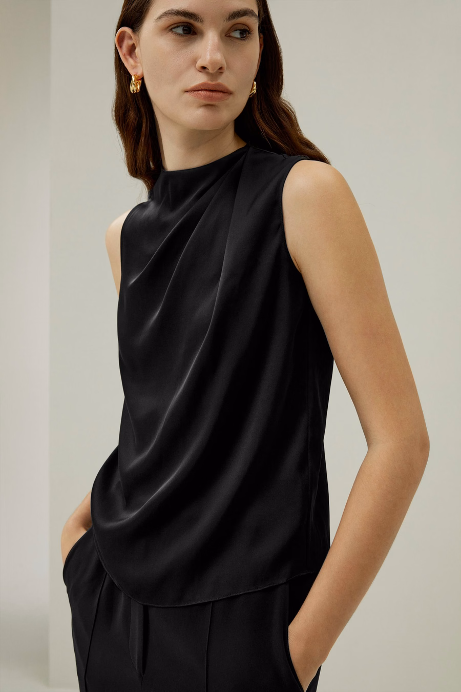 Top minimaliste sans manches