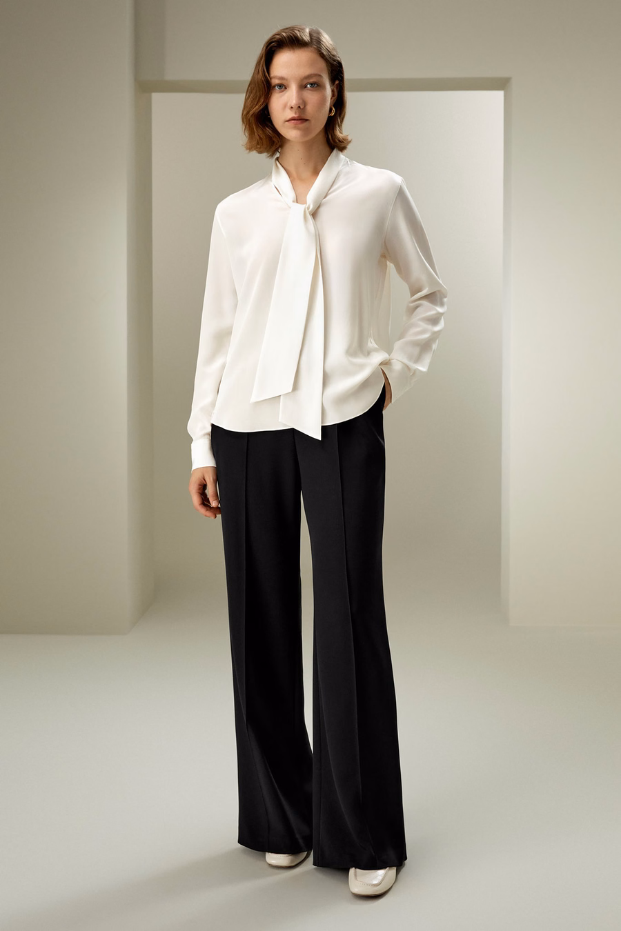 Blouse en soie à nœud papillon