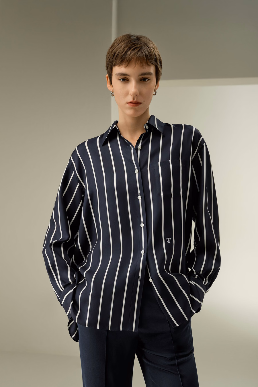 Chemise boutonnée en soie twill rayée