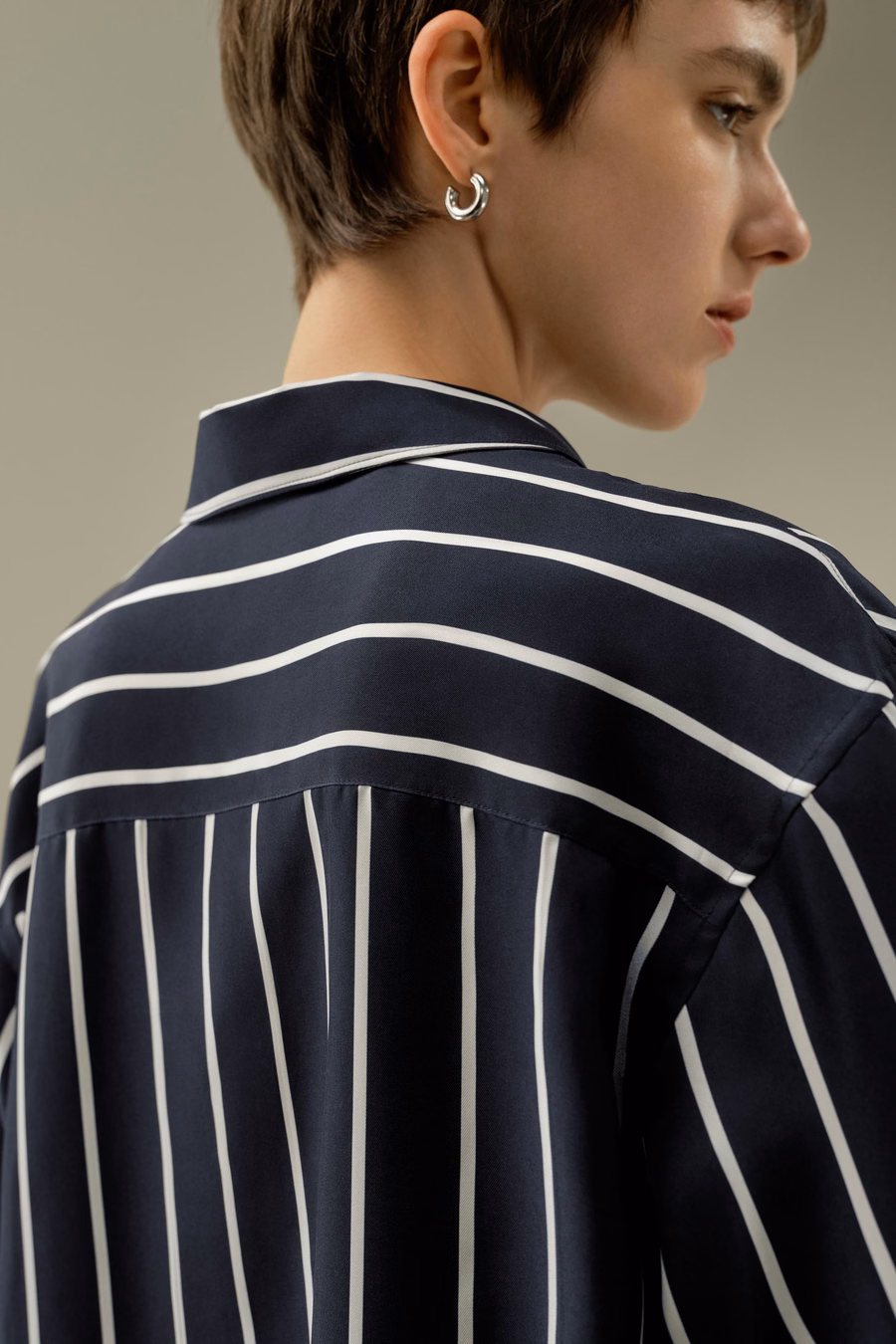 Chemise boutonnée en soie twill rayée