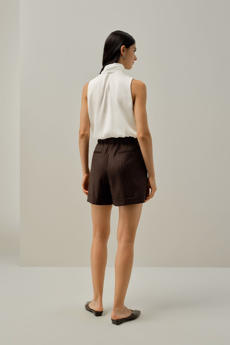 Blouse en soie sans manches à col noué