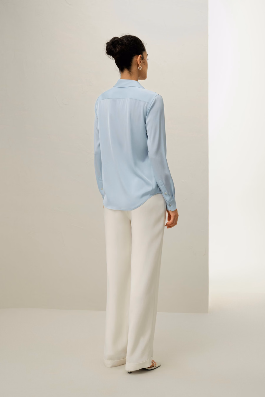 Chemise en Soie à Col Élargi
