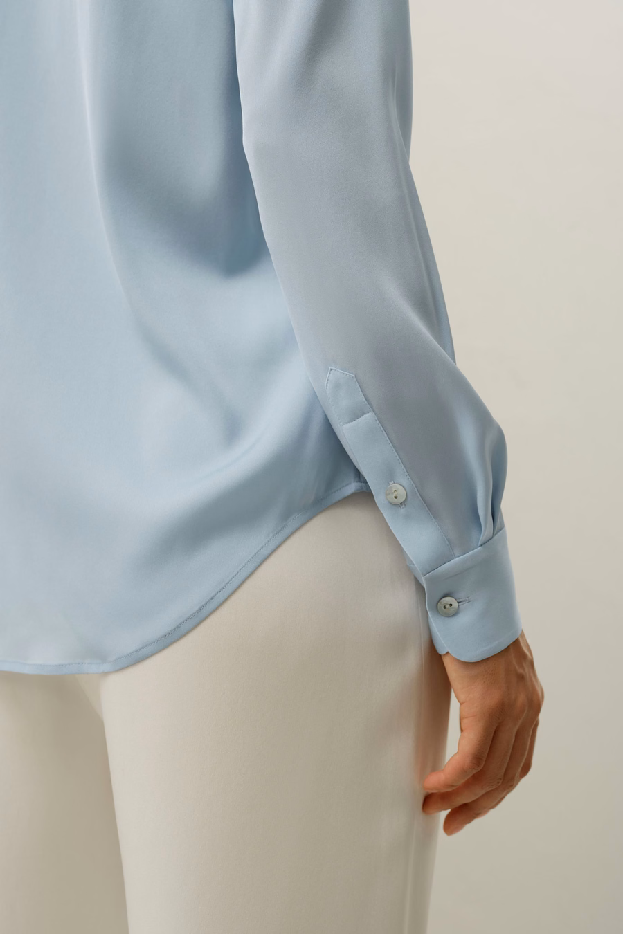 Chemise en Soie à Col Élargi