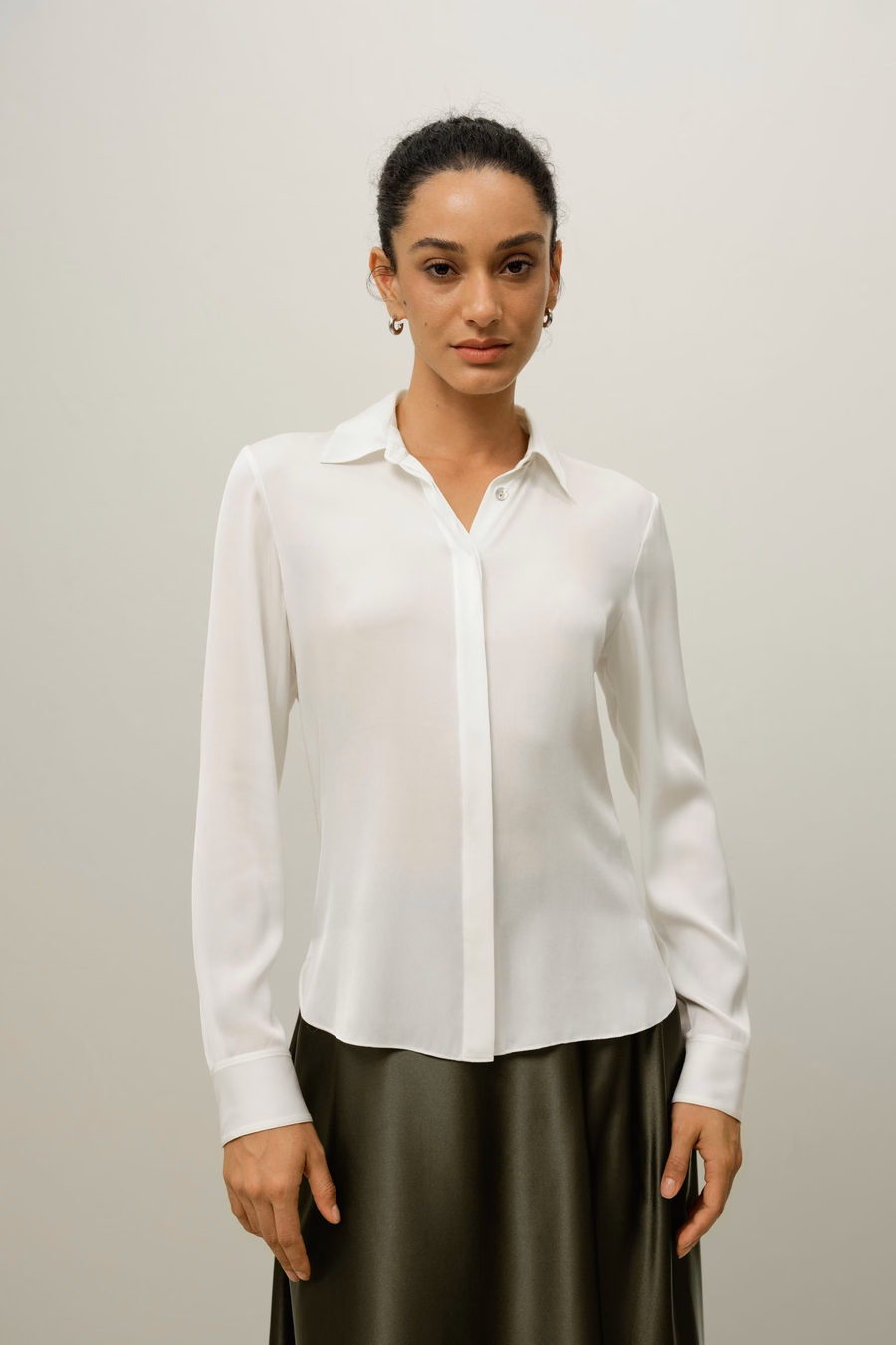 Chemise en soie silhouette élégante