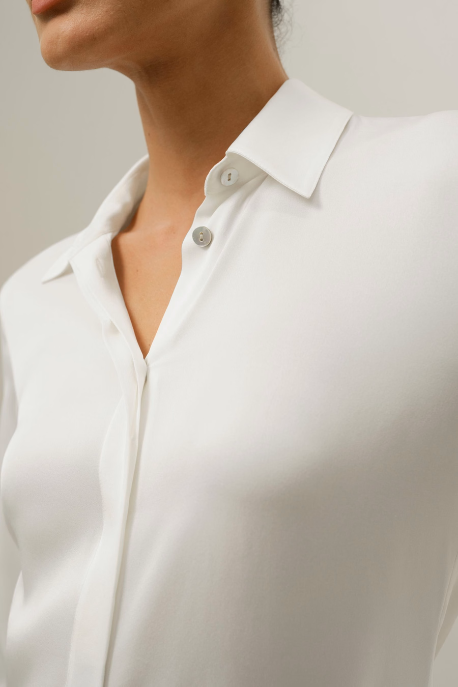 Chemise en soie silhouette élégante