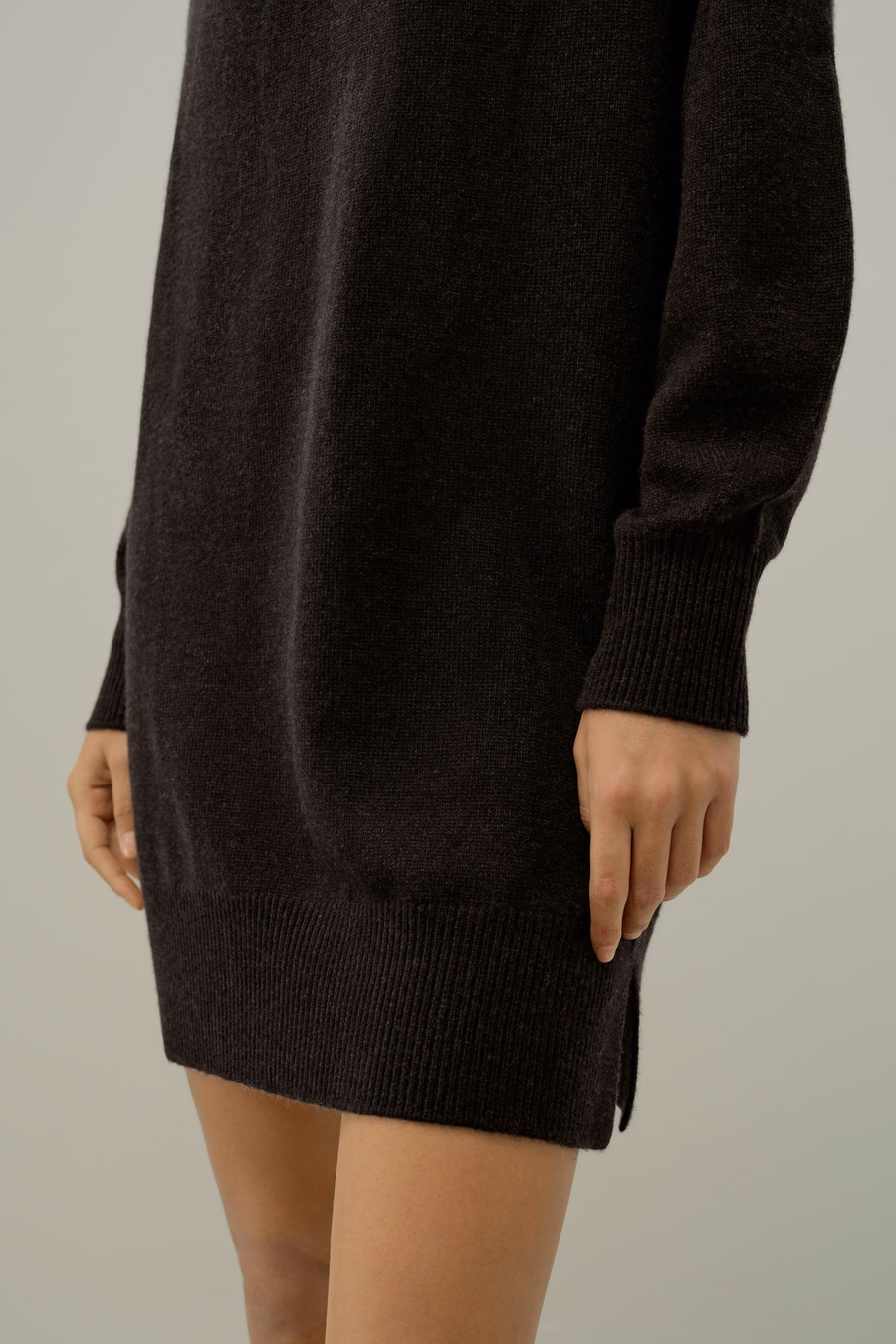 Robe-pull en laine-cashmere à col roulé