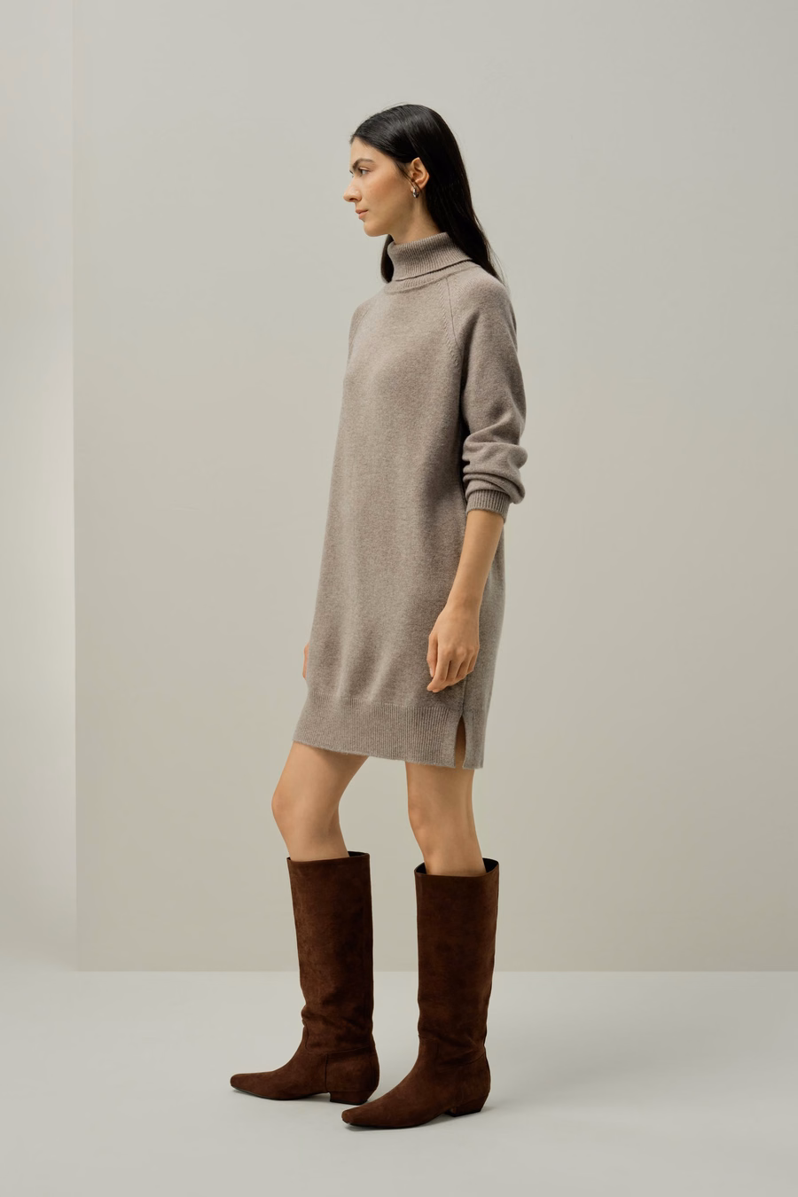Robe-pull en laine-cashmere à col roulé