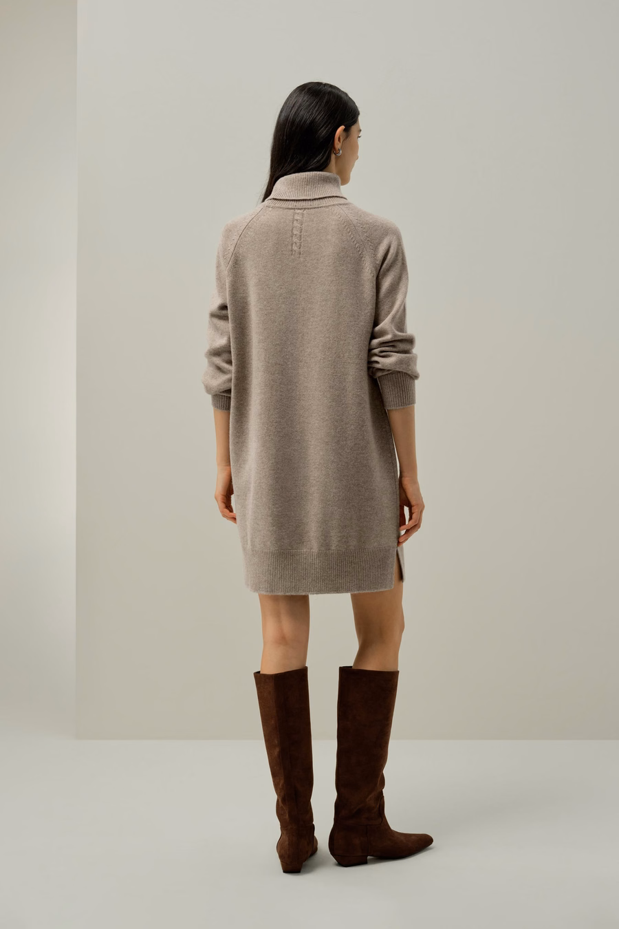 Robe-pull en laine-cashmere à col roulé