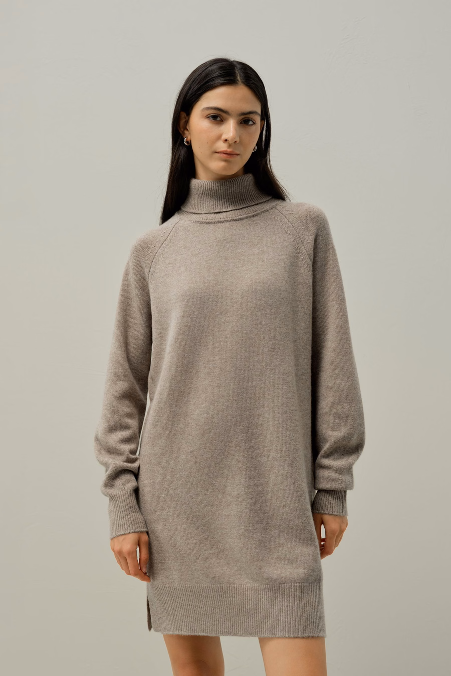 Robe-pull en laine-cashmere à col roulé