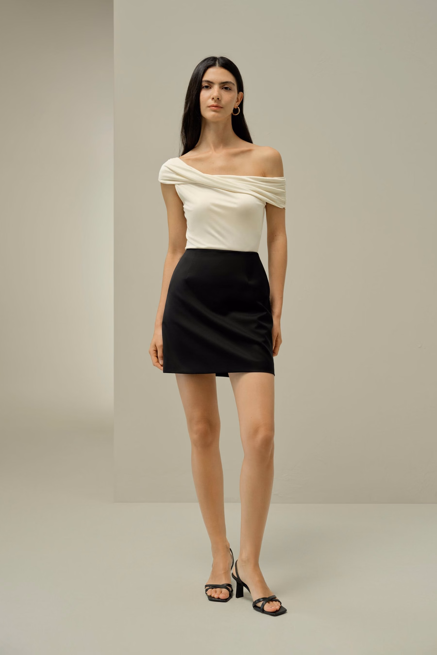 Top Slim à Epaule Dévoilée en Soie Jersey