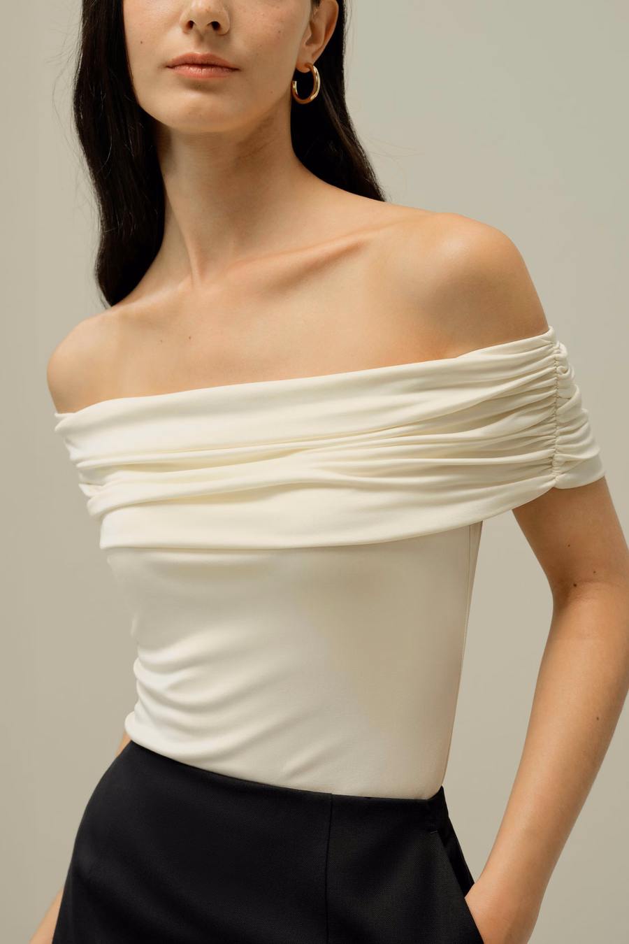 Top Slim à Epaule Dévoilée en Soie Jersey