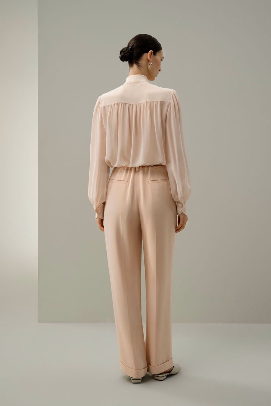 Blouse en soie jasmin avec nœud papillon