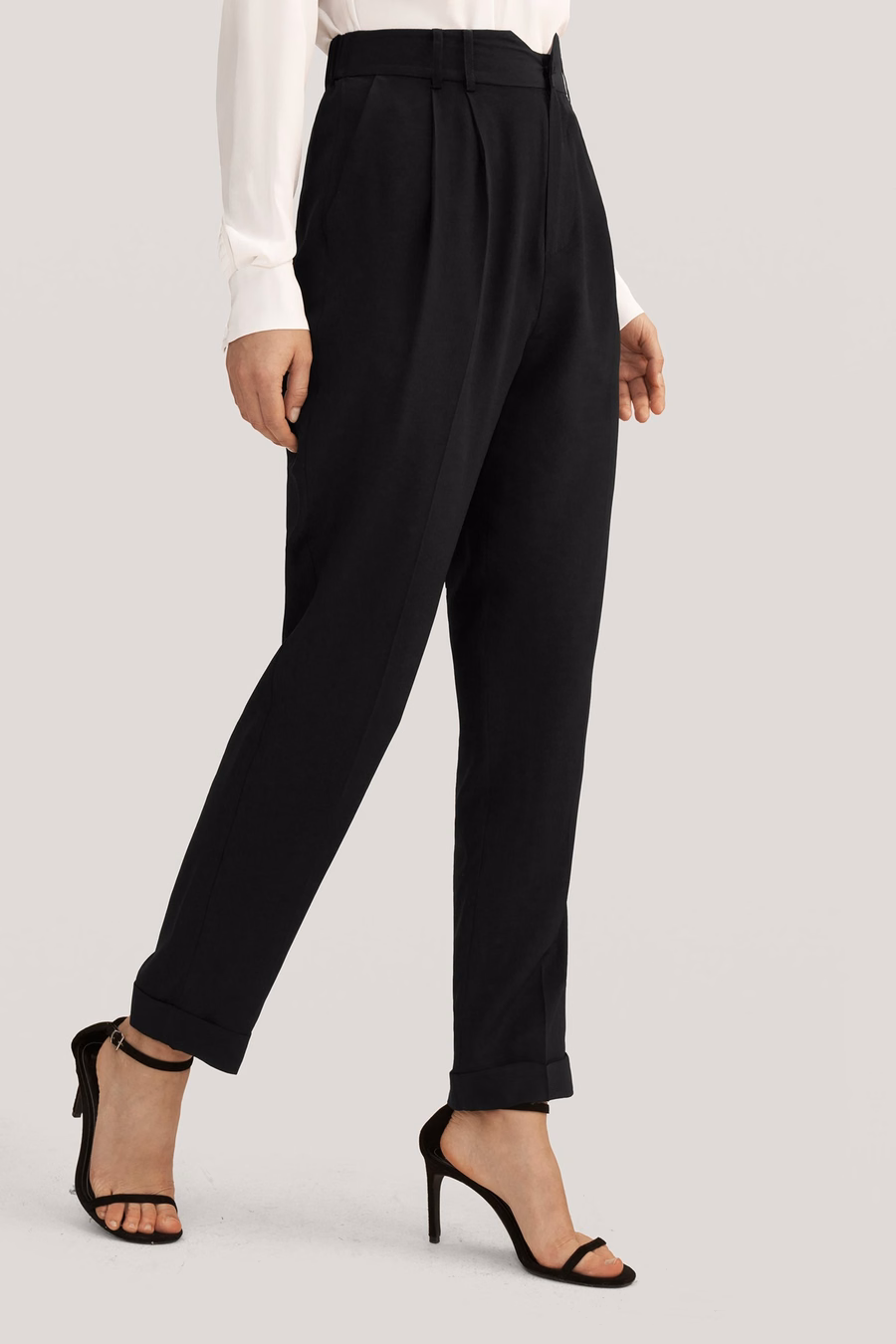 Pantalons en soie à coupe fuselée