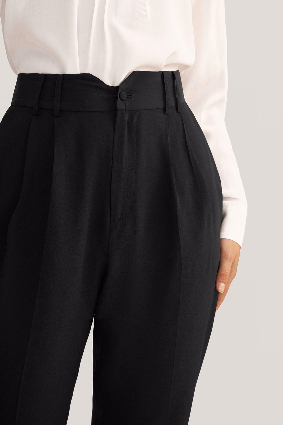 Pantalons en soie à coupe fuselée
