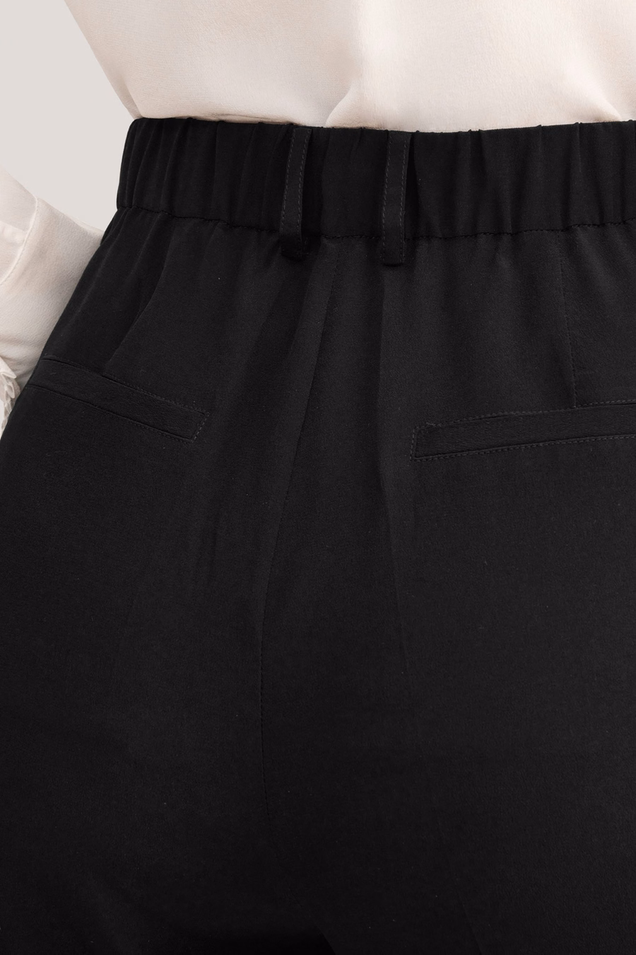 Pantalons en soie à coupe fuselée