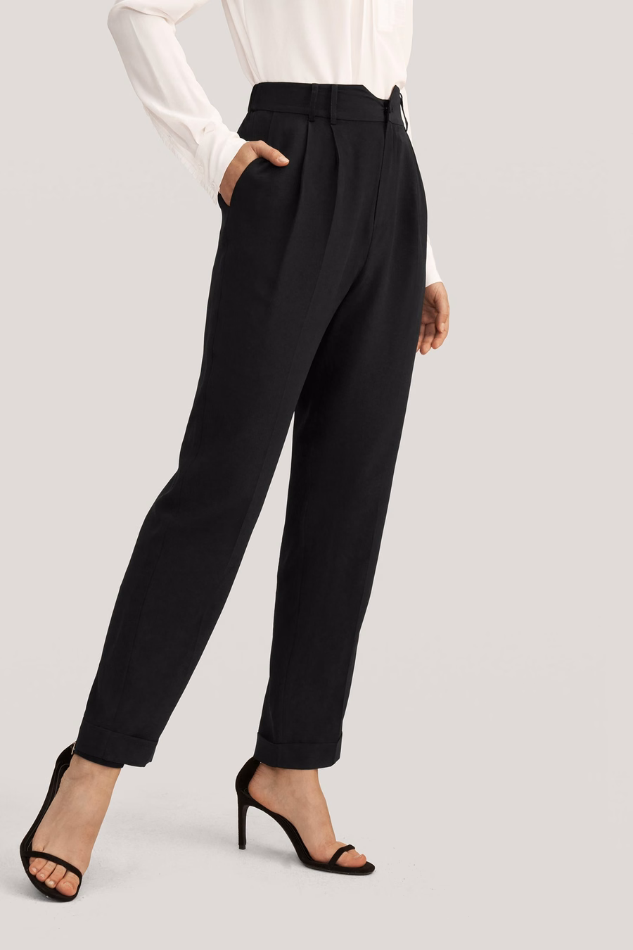 Pantalons en soie à coupe fuselée