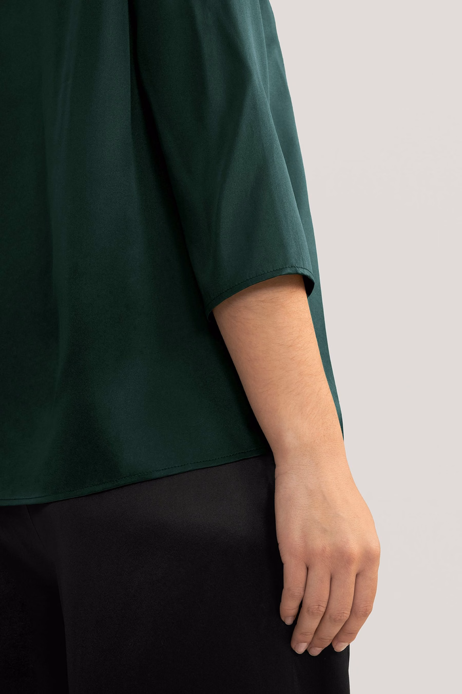 Blouse en soie à col bateau à manches 3/4