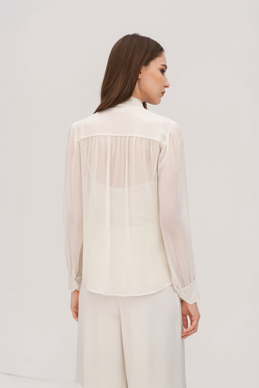 Blouse en soie jasmin avec nœud papillon