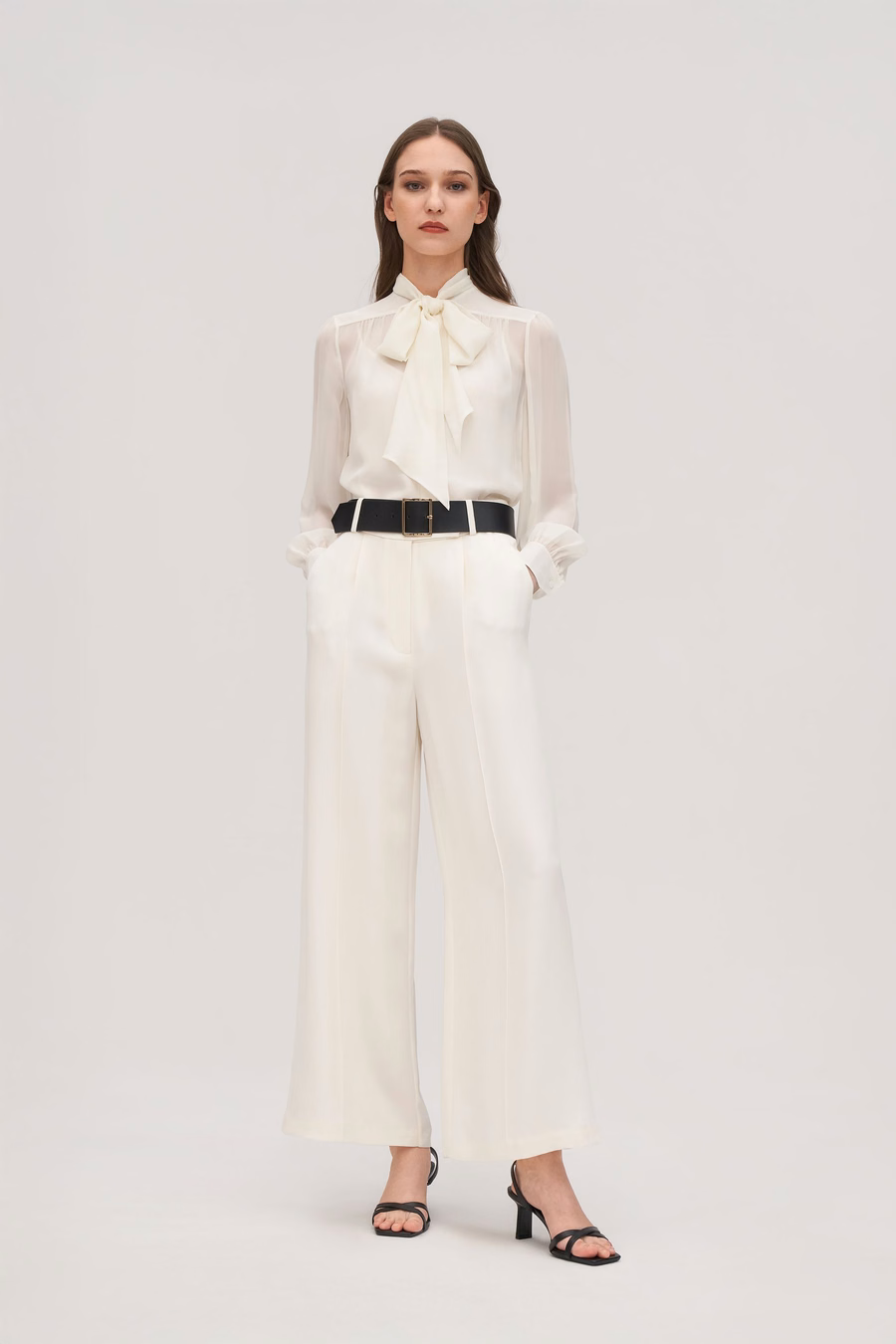 Blouse en soie jasmin avec nœud papillon