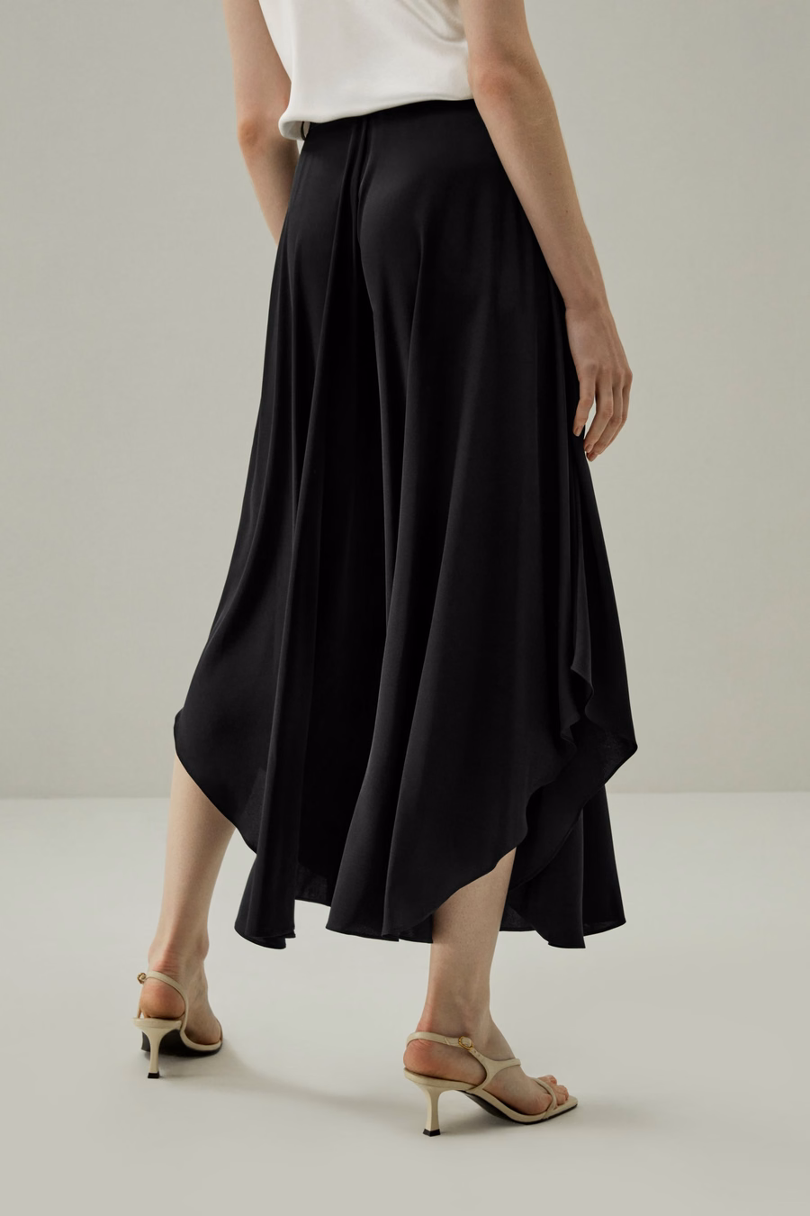 Pantalons en soie à jambes larges